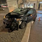 Unfall in Bischofszell TG: Mit Werbetafel und Begrenzungspfosten kollidiert