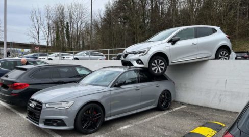 Unfall A1 Würenlos Rastplatz: Pedale verwechselt und auf Audi gelandet