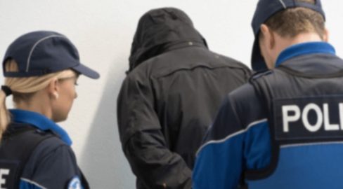 Nürensdorf ZH: Bewaffneter Raubüberfall - Täter flüchten
