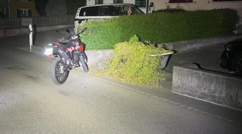 Zufikon AG: Unfall mit Aprilia – 16-jähriger Lernfahrer verletzt