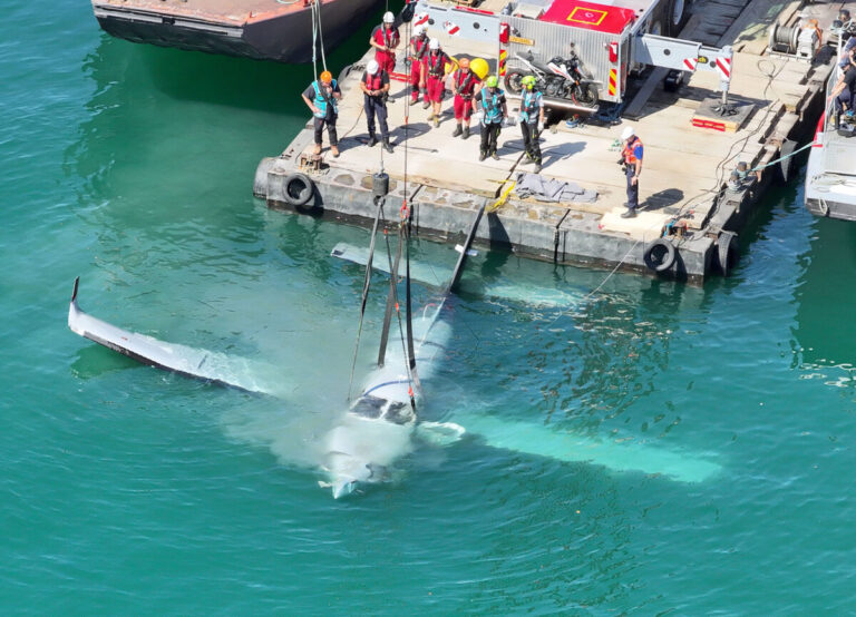 Luzern LU: Leichtflugzeug aus Vierwaldstättersee gehoben