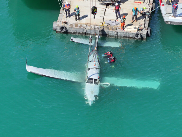 Luzern LU: Leichtflugzeug aus Vierwaldstättersee gehoben