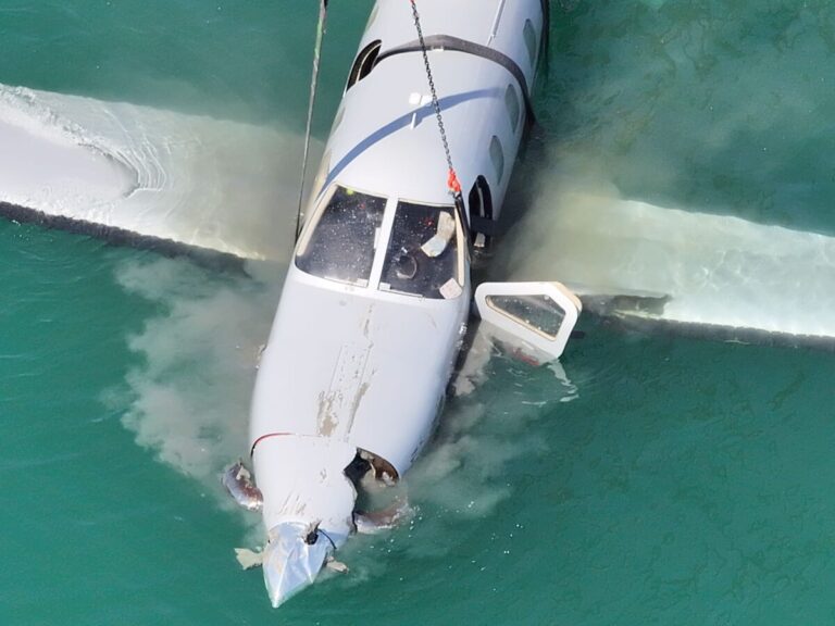 Luzern LU: Leichtflugzeug aus Vierwaldstättersee gehoben