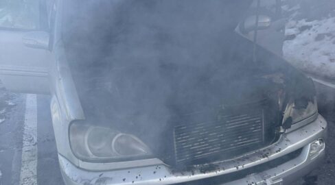 Walzenhausen AR: PW-Lenker (72) bei Motorbrand – Totalschaden