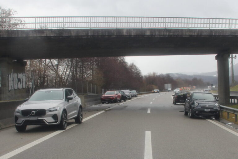 Porrentruy JU: Massenkarambolage mit 11 Fahrzeugen nach Eisregen
