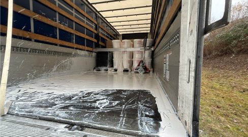 Zuchwil SO: LKW verliert Kleber – A5-Einfahrt 4h Vollsperrung