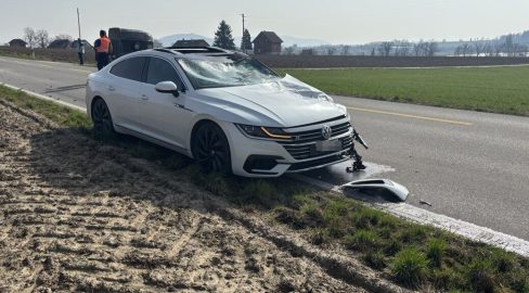 Dörflingen SH: Unfall – PW kracht in Reiterin (9), Pferd tot