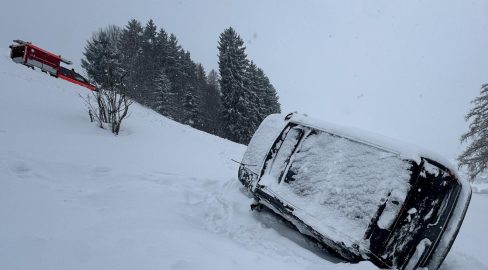 Gais AR: Unfall – Geländewagen überschlägt sich, zwei im Spital