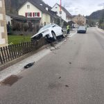 Wittnau AG: Audi-Lenker (70) kracht in Zaun – Ausweis weg
