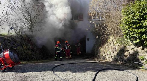 Rothrist AG: Ford in Garagen-Brand zerstört – hoher Schaden