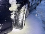 St. Gallen SG: Sommerreifen-PW bleibt im Schnee stecken