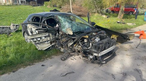 Dörflingen SH: PW kracht in Baum – Frauen (20,17) verletzt