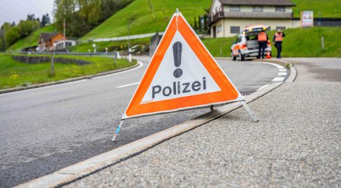 Herisau AR: E-Bike-Lenker (92) stürzt bei Unfall Schlossstrasse