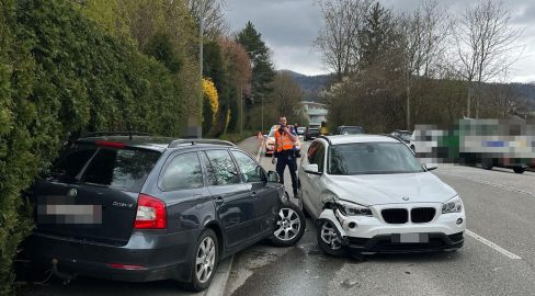 Breitenbach SO: PW-Lenker (61) schläft ein – Crash, 2 im Spital