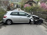 Sissach BL: PW-Lenker (66) rammt Brückengeländer – Vollsperrung