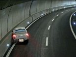 Filzbach GL: Selbstunfall auf A3 – PW knallt in Tunnelwand