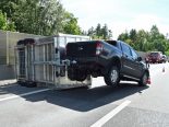 Sempach LU: Unfall – Kuh-Anhänger kippt auf A2 – Stau