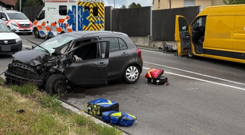 Berg TG: Unfall – Frontalkollision Lieferwagen/PW, 2 Verletzte