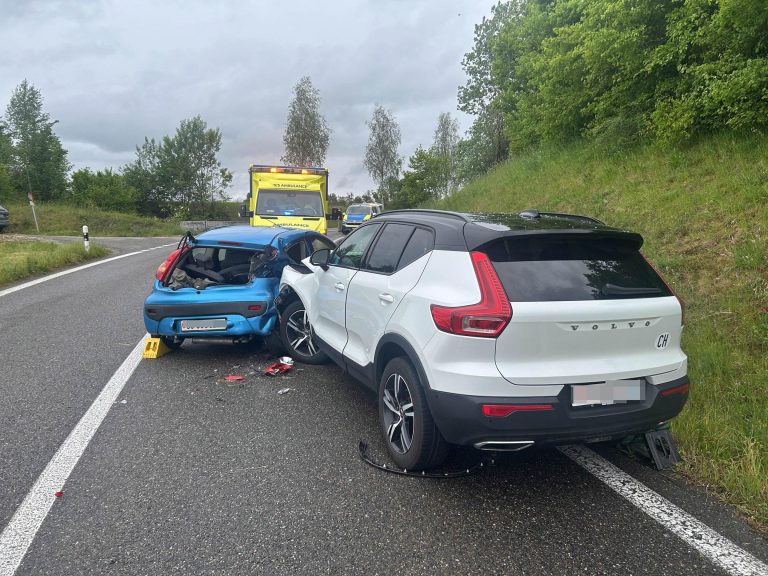 Zufikon AG: Unfall – Peugeot schleudert, Lenker (70) per Heli