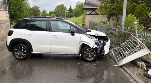 Amriswil TG: Unfall – PW in Zaun, Lenker (87) fahrunfähig