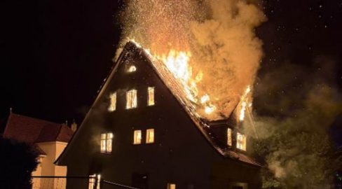 Reinach AG: Brand zerstört leerstehendes Haus Viehmarktstrasse