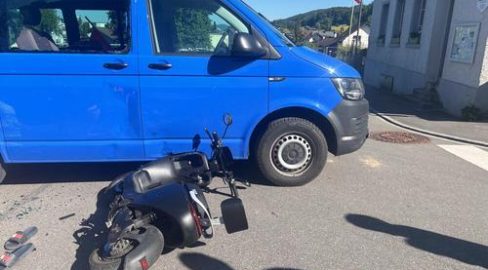 Neuenhof AG: Auto missachtet Vortritt – zwei Verletzte (15)