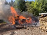 Niederwil AG: Brand an Grillstelle – Feuerwehrmann im Spital
