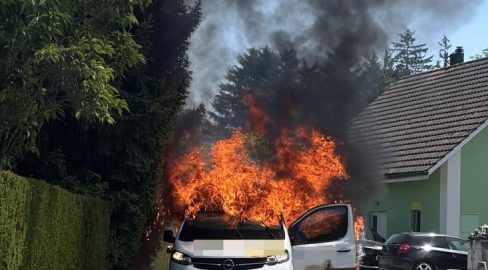Gachnang TG: Lieferwagen-Brand – Zehntausende Schaden