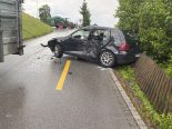 Unfall in Altstätten SG: Rechtskurve - PW prallt in Traktor