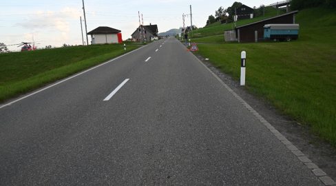 Altstätten SG: Töff prallt gegen Pfosten – Rega-Einsatz