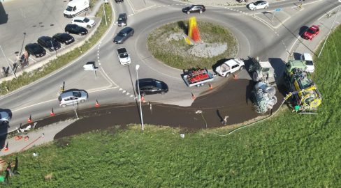 Altstätten SG: Güllenfass kippt im Kreisel und wird beschädigt