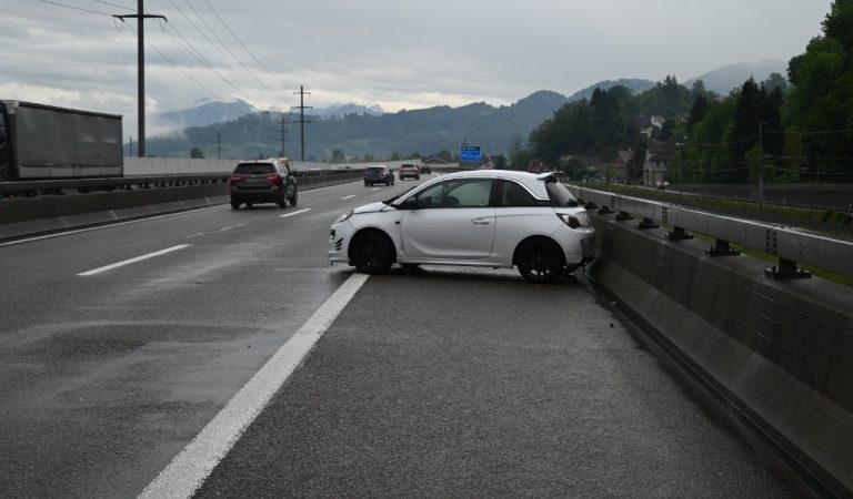 Au SG: A13-Selbstunfall – Lenker (23) mit Promille erwischt
