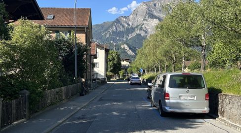 Bad Ragaz SG: E-Biker (70) streift Auto – 2.2 Promille