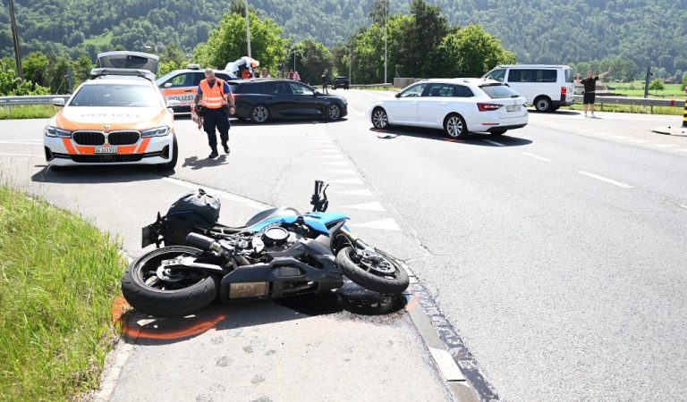 Bad Ragaz SG: Auto rammt Töff – Fahrer schwer verletzt