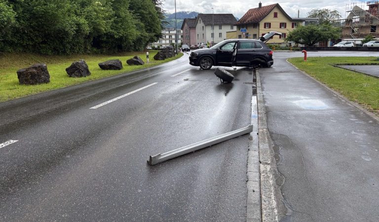 Benken SG: Lenker (86) nickt ein – Unfall, Ausweis weg