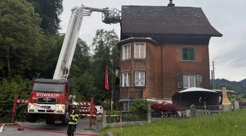 Alpnach OW: Balkon-Brand – ein Bewohner verletzt