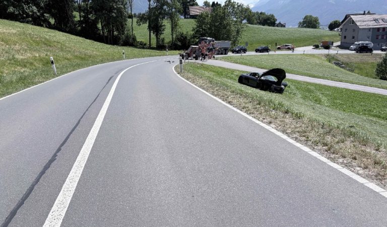 Uetliburg SG: Unfall – Auto rammt Traktor, Mann (82) verletzt