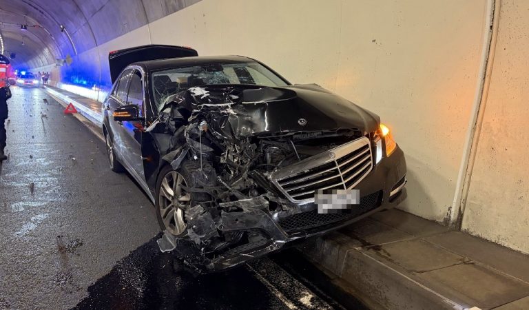 Uznach SG: A15 nach Töff-Unfall (16) gesperrt – 4 Verletzte