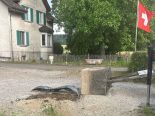 Hallau SH: Unfall – Lenkerin (71) stirbt nach Betonblock-Crash