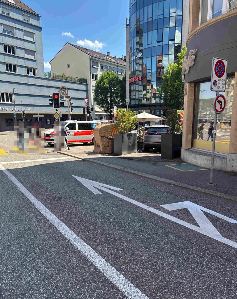 Olten SO: Auto kracht in Gartenrestaurant – Gast verletzt