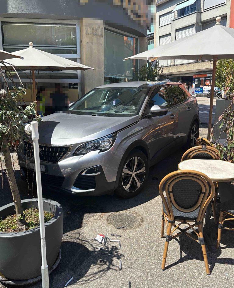 Olten SO: Auto kracht in Gartenrestaurant – Gast verletzt