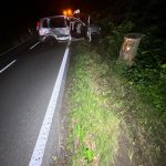 Dornach SO: PW-Lenker (22) crasht in Baumstrunk – 2 Verletzte