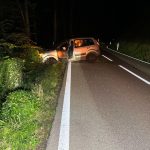 Dornach SO: PW-Lenker (22) crasht in Baumstrunk – 2 Verletzte