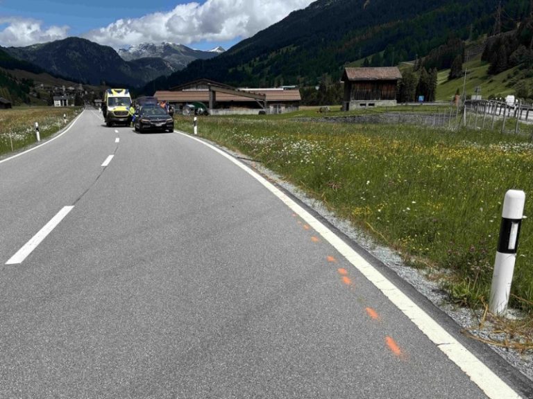Lantsch/Lenz GR: 80-Meter-Schleuder – Töff-Unfall, Rega-Einsatz