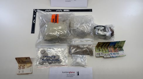 Glarus GL: Dealer am Bahnhof mit über 2 kg Drogen geschnappt