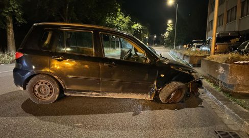 Solothurn SO: Promille-Unfall – PW-Lenker kracht in Betontrog