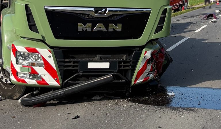 Werthenstein LU: Unfall – Lenker (71) tot bei Crash mit LKW-Zug