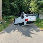 Unfall in Entlebuch LU: Auto prallt in Baum und kippt aufs Dach