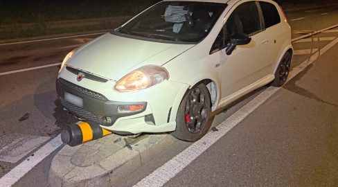 Affeltrangen TG: Unfall mit Mittelinsel – Autofahrer alkoholisiert