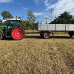 Döttingen AG: Töfffahrer (24) kracht beim Überholen in Traktor